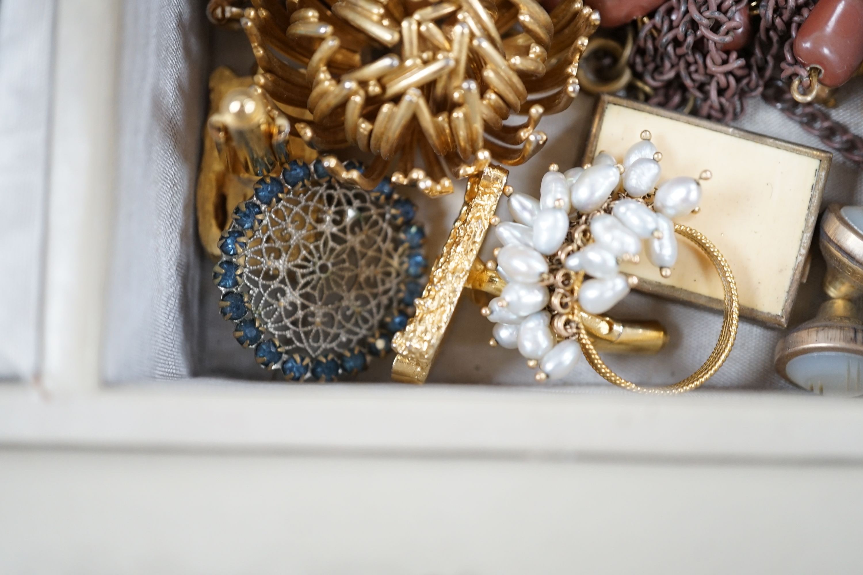 A yellow metal and baroque pearl cluster ring, a gilt white metal and malachite bracelet and assorted costume jewellery.